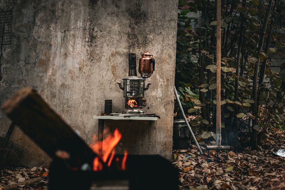 Culinaire hoek met vuurkorf en herfstgerechten. Culinaire hoek met vuurkorf en herfstgerechten.