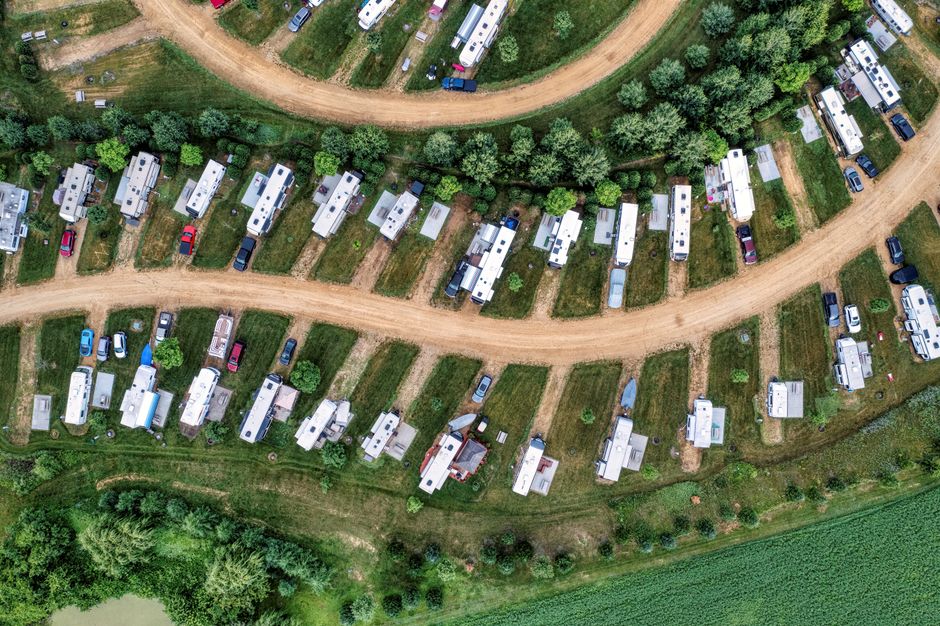 Praktische opbergsystemen in georganiseerde caravan. Praktische opbergsystemen in georganiseerde caravan.